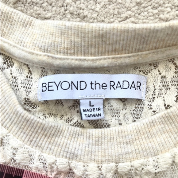 NWOT Beyond The Radar Women's Oatmeal Lace Yoke Crew Top Sweater Pullover L lace - Picture 6 of 8